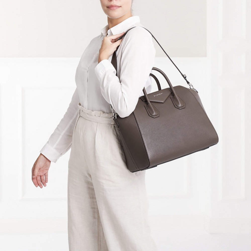 New Givenchy Medium Antigona Sugar Leather Satchel - Picture 8 of 8
